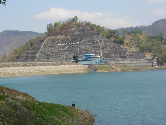 Waduk Wonorejo, 1. Taman Hutan Kota Tulungagung, 2. Kampung Susu Dinasty, 3. Taman Aloon – Aloon Tulungagung, 4. Taman Kali Ngrowo, 5. Agrowisata Belimbing, 6. Pantai Kedung Tumpang, 7. Pantai Molang, 8. Pantai Popoh, 9. Pantai Sanggar, 10. Pantai Sidem, 11. Pantai Pacar, 12. Pantai Godeg, 13. Pantai Coro, 14. Tebing Banyu Mulok, 15. Jambooland Waterpark, 16. Splash Waterpark, 17. Air Terjun Jurang Senggani, 18. Air Terjun Coban Kromo, 19. Air Terjun Kedung Simin, 20. Air Terjun Alas Kandung, 21. Air Terjun Pandan Wangi, 22. Air Terjun Lawean, 23. Candi Penampihan, 24. Candi Dadi, 25. Candi Sanggrahan, 26. Nyawangan Park, 27. Telaga Ngambal, 28. Kedung Tritis, 29. Batu Gedong, 30. Bukit Jomblo, 31. Ranu Gumbolo, 32. Pantai Gerangan, 33. Pantai Brumbun, 34. Pantai Sawah Ombo, 35. Pantai Sioro, 36. Pantai Dlodo, 37. Pantai Klatak Tulungagung , 38. Berburu Sunrise di Pantai Sine, 39. Pantai Lumbung, 40. Pantai Pathok Gebang, 41. Air Terjun Parang Kikis, 42. Jurug Tejo, 43. Gunung Budeg, 44. Candi Boyolangu, 45. Goa Selomangleng, 46. Pantai Ngalur, 47. Sungai Niyama, 48. “Pusat Oleh-oleh” Sentral Kerajinan Industri Marmer, 49. Klenteng Tjoe Tik Kiong, 50. Pantai Pucang Sawit, 51. Waduk Wonorejo, 52. Dokar Dreamland, 53. Gunung Bolo, 54. Wisata Kampung Tani, 55. Goa Pasir, 56. Pantai Gemah, 57. Pantai Patuk Gebang, 58. Pantai Dadap