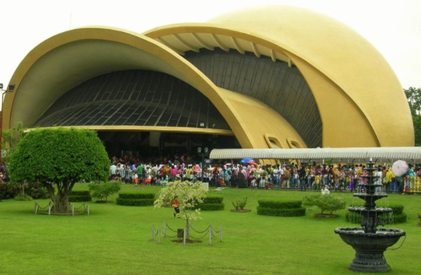 Wahana Teater Keong Mas TMII, Sejarah Taman Mini Indonesia Indah, Liburan Seru ke Taman Mini Indonesia Indah, Cara Menuju ke Taman Mini Indonesia Indah, Apa Saja Isi TMII?, Harga Tiket Masuk TMII Ramah Dikantong , Tips Jika Ingin Berwisata ke Taman Mini Ini