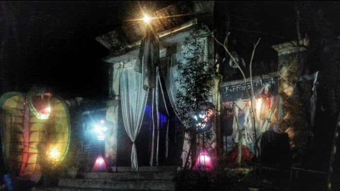 Gerbang Puri Hantu via Masee Sigit, Mau Tau Apa Sih Taman Pelangi Monjali Itu, Lokasi Objek Wisata Taman Pelangi, Rute Mudah Menuju ke Taman Pelangi Monjali, Tiket dan Jam Buka Taman Pelangi, Jam Operasional Taman, Wisata Malam yang Tidak Terlupakan, Fasilitas yang Tersedia, Melihat Pelangi di Malam Hari, Mengajak Keluarga Berwisata Lampion Nan Menawan, Menikmati Berbagai Wahana Seru, Wisata Lain di Dekat Taman, Tips Berlibur di Taman Pelangi