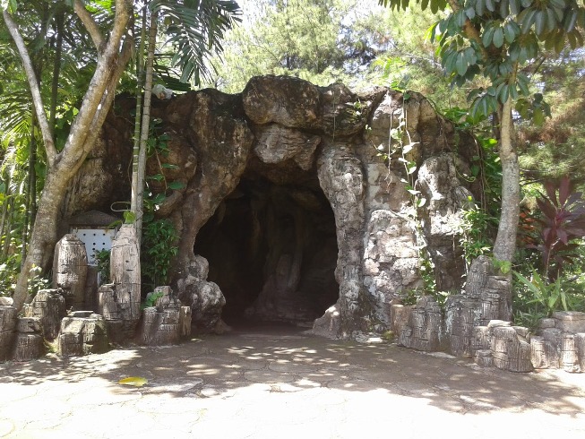 Goa Mini di Taman Bunga Wiladatika, Informasi Umum, Alamat Taman Bunga Cibubur, Rute Menuju Taman Bunga Cibubur, Peta Menuju Taman Bunga Cibubur, Aktivitas Seru di Taman Bunga Cibubur, Fasilitas di Kawasan Taman Bunga Wiladatika, Harga Tiket Masuk Taman Bunga Wiladatika, Aneka Wahana Permainan, Beautiful Garden, Penginapan di Kawasan Taman Bunga Wiladatika