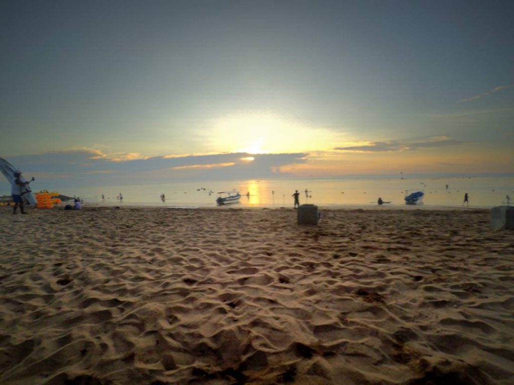 Menyaksikan Sunrise di Pantai Sindu via Kintamani