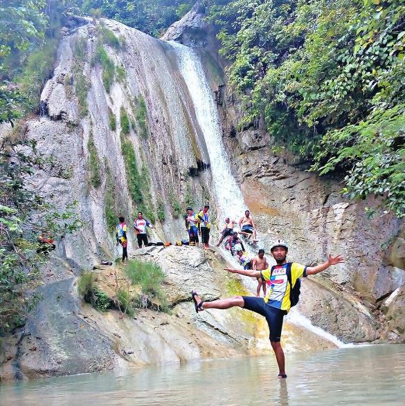 Air Terjun Clebung Bubulan via @ahmadadib_adv, 1. Air Terjun Kedung Peti, 2. Air Terjun Kedung Maor, 3. Air Terjun Grojogan Pucangarum, 4. Air Terjun Krondonan, 5. Air Terjun Clebung Bubulan, 6. Air Terjun Gua Kikik, 7. Air Terjun Kedung Gupit, 8. Waduk Pacal, 9. Waduk Pedang, 10. Banyu Kuning, 11. Taman Wisata Sario, 12. Wana Tirta Dander, 13. Bendungan Gerak Bojonegoro, 14. Agrowisata Belimbing, 15. Bukit Tono, 16. Objek Wisata Negeri di Atas Angin, 17. Watu Gandul, 18. Hutan Jati, 19. Taman Rajekwesi, 20. Kayangan Api, 21. Teksas Wonocolo, 22. Alun – Alun Bojonegoro, 23. Batu Semar, 24. Masjid Agung Darussalam Bojonegoro, 25. Masjid Al Birru Pertiwi, 26. Kelenteng Hok Swie Bio, 27. Petilasan Angling Darma, 28. Makam Wali Kidangan Sukorejo, 29. Makam Buyut Dalem di Kalangan Pacar, 30. Makam Mbah Malang Negoro Kasim, 31. Go Fun Entertainment Complex, 32. Sendang Grogolan, 33. Mata Air Desa Sumberarum, 34. Harya Matahun, 35. Oasis Swimming Pool, 36. Taman Tirta