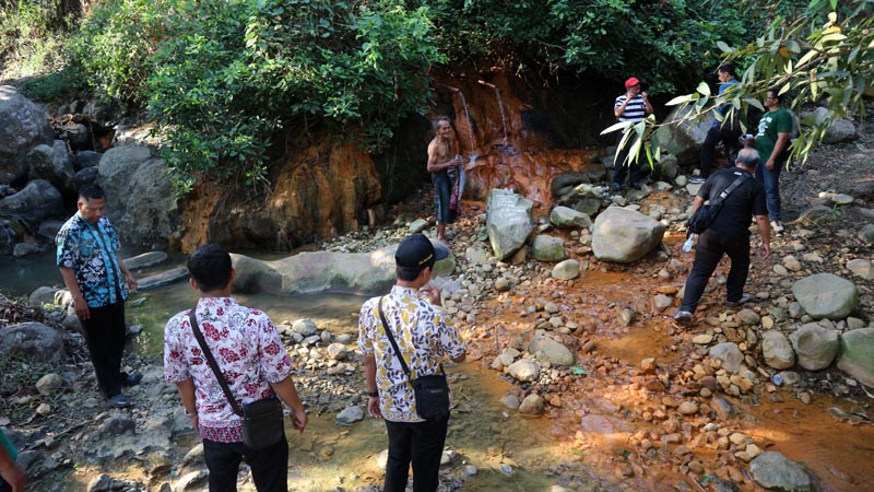 Banyu Kuning via Kanalbojonegoro, 1. Air Terjun Kedung Peti, 2. Air Terjun Kedung Maor, 3. Air Terjun Grojogan Pucangarum, 4. Air Terjun Krondonan, 5. Air Terjun Clebung Bubulan, 6. Air Terjun Gua Kikik, 7. Air Terjun Kedung Gupit, 8. Waduk Pacal, 9. Waduk Pedang, 10. Banyu Kuning, 11. Taman Wisata Sario, 12. Wana Tirta Dander, 13. Bendungan Gerak Bojonegoro, 14. Agrowisata Belimbing, 15. Bukit Tono, 16. Objek Wisata Negeri di Atas Angin, 17. Watu Gandul, 18. Hutan Jati, 19. Taman Rajekwesi, 20. Kayangan Api, 21. Teksas Wonocolo, 22. Alun – Alun Bojonegoro, 23. Batu Semar, 24. Masjid Agung Darussalam Bojonegoro, 25. Masjid Al Birru Pertiwi, 26. Kelenteng Hok Swie Bio, 27. Petilasan Angling Darma, 28. Makam Wali Kidangan Sukorejo, 29. Makam Buyut Dalem di Kalangan Pacar, 30. Makam Mbah Malang Negoro Kasim, 31. Go Fun Entertainment Complex, 32. Sendang Grogolan, 33. Mata Air Desa Sumberarum, 34. Harya Matahun, 35. Oasis Swimming Pool, 36. Taman Tirta