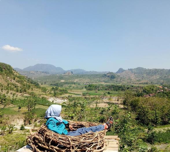 Bukit Tono via @wid_da, 1. Air Terjun Kedung Peti, 2. Air Terjun Kedung Maor, 3. Air Terjun Grojogan Pucangarum, 4. Air Terjun Krondonan, 5. Air Terjun Clebung Bubulan, 6. Air Terjun Gua Kikik, 7. Air Terjun Kedung Gupit, 8. Waduk Pacal, 9. Waduk Pedang, 10. Banyu Kuning, 11. Taman Wisata Sario, 12. Wana Tirta Dander, 13. Bendungan Gerak Bojonegoro, 14. Agrowisata Belimbing, 15. Bukit Tono, 16. Objek Wisata Negeri di Atas Angin, 17. Watu Gandul, 18. Hutan Jati, 19. Taman Rajekwesi, 20. Kayangan Api, 21. Teksas Wonocolo, 22. Alun – Alun Bojonegoro, 23. Batu Semar, 24. Masjid Agung Darussalam Bojonegoro, 25. Masjid Al Birru Pertiwi, 26. Kelenteng Hok Swie Bio, 27. Petilasan Angling Darma, 28. Makam Wali Kidangan Sukorejo, 29. Makam Buyut Dalem di Kalangan Pacar, 30. Makam Mbah Malang Negoro Kasim, 31. Go Fun Entertainment Complex, 32. Sendang Grogolan, 33. Mata Air Desa Sumberarum, 34. Harya Matahun, 35. Oasis Swimming Pool, 36. Taman Tirta