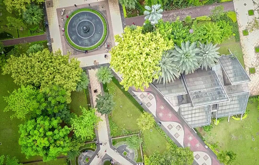 Keindahan Taman Menteng dari Ketinggian via Angkukoper, 1. Monumen Nasional (Tugu Monas), 2. Taman Mini Indonesia Indah (TMII), 3. Tebet Eco Park, 4. Taman Impian Jaya Ancol, 5. Dufan (Dunia Fantasi), 6. Taman Margasatwa Ragunan, 7. Pulau Tidung, 8. Ocean Ecopark, 9. Atlantis Water Adventure, 10. Pulau Bidadari, 11. Tribeca Park, 12. Pasar Seni, 13. Jembatan Kota Intan, 14. Museum Sejarah Jakarta, 15. Museum Bank Indonesia, 16. Ice Skating di Sky Rink, 17. KidZania Jakarta, 18. Kota Tua Jakarta, 19. Grand Indonesia Mall, 20. Masjid Istiqlal, 21. Gereja Katedral Jakarta, 22. Pasar Taman Puring, 23. Taman Suropati Jakarta, 24. Museum Nasional, 25. Pasar Tanah Abang, 26. Pecinan Glodok Jakarta, 27. Sea World Indonesia, 28. Setu Babakan Jakarta, 29. Wisata Mangrove Jakarta, 30. Taman Ayodia, 31. Taman Hutan Kota Penjaringan, 32. Cibugary Farm – Wisata Edukasi Cibugary, 33. Hauwke’s Auto Gallery Kayak Museum Angkut di Malang, 34. Pondok Indah Water Park, 35. The Escape Hunt (Tutup Permanen), 36. Kemang Food Festival (Tutup), 37. Taman Kepulauan Seribu, 38. Wisata Pendidikan Pinisi, 39. Flight Experience Gandaria (Tutup Permanen), 40. Tamasya di Taman Tabebuya, 41. Museum Satria Mandala, 42. Liburan ke Museum di Tengah Kebun, 43. Kampung Main Cipulir, 44. Taman Situ Lembang, 45. Taman Ismail Marzuki, 46. Museum Joang ‘45, 47. Freedom Library (Tutup Permanen), 48. Galeri Indonesia Kaya, 49. Taman Menteng, 50. Museum Macan, 51. Museum Wayang, 52. Klenteng Jin De Yuan, 53. Museum Tekstil, 54. Rumah Si Pitung, 55. Pantai Marunda, 56. Waterbom PIK (Tutup Permanen), 57. Alive Museum Jakarta, 58. Museum Bahari, 59. Pulau Semak Daun, 60. Pulau Pramuka, 61. Pulau Kelapa, 62. Bricks 4 Kidz, 63. Museum Perangko Indonesia, 64. Taman Agrowisata Cilangkap