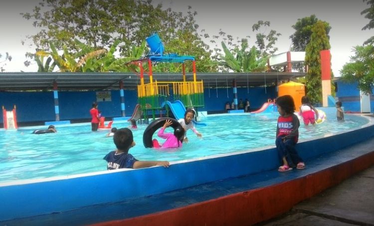 Kolam Renang Harya Matahun, 1. Air Terjun Kedung Peti, 2. Air Terjun Kedung Maor, 3. Air Terjun Grojogan Pucangarum, 4. Air Terjun Krondonan, 5. Air Terjun Clebung Bubulan, 6. Air Terjun Gua Kikik, 7. Air Terjun Kedung Gupit, 8. Waduk Pacal, 9. Waduk Pedang, 10. Banyu Kuning, 11. Taman Wisata Sario, 12. Wana Tirta Dander, 13. Bendungan Gerak Bojonegoro, 14. Agrowisata Belimbing, 15. Bukit Tono, 16. Objek Wisata Negeri di Atas Angin, 17. Watu Gandul, 18. Hutan Jati, 19. Taman Rajekwesi, 20. Kayangan Api, 21. Teksas Wonocolo, 22. Alun – Alun Bojonegoro, 23. Batu Semar, 24. Masjid Agung Darussalam Bojonegoro, 25. Masjid Al Birru Pertiwi, 26. Kelenteng Hok Swie Bio, 27. Petilasan Angling Darma, 28. Makam Wali Kidangan Sukorejo, 29. Makam Buyut Dalem di Kalangan Pacar, 30. Makam Mbah Malang Negoro Kasim, 31. Go Fun Entertainment Complex, 32. Sendang Grogolan, 33. Mata Air Desa Sumberarum, 34. Harya Matahun, 35. Oasis Swimming Pool, 36. Taman Tirta