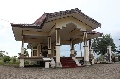 Makam Putri Ayu Sekar Dadu Sidoarjo via Sportourims