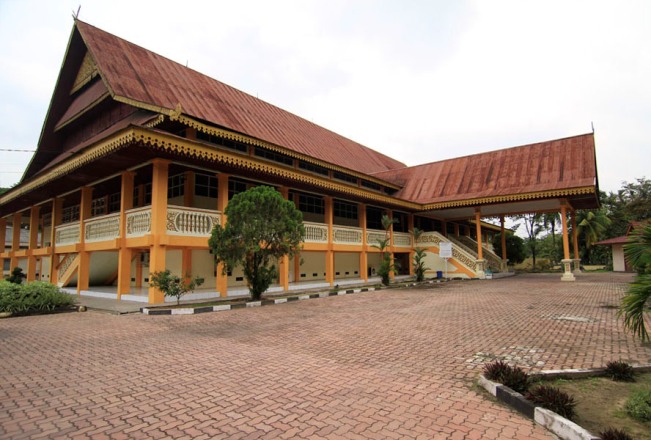 Museum Sang Nila Utama Pekanbaru, 1. Istana Siak, 2. ASIA FARM HAYDAY¹, 3. Pantai Cinta, Teluk Jering Tambang, 4. Kasang Kulim Zoo, 5. Citraland Waterpark, 6. Taman Kota Pekanbaru, 7. Wisata Danau Raja Rengat, 8. Bukit Ulu Kasok, 9. Bandar Bakau Dumai, 10. Labersa Water Park Riau Fantasi, 11. Pantai Selat Baru, 12. Candi Muara Takus, 13. Taman Rekreasi Alam Mayang Pekanbaru, 14. Lapangan Pasir Bengkalis, 15. Pantai Tanjung Medang, Teluk Rhu Rupat, 16. Pantai Tenggayun, 17. Pantai Marina, 18. Danau Rusa Kampar, 19. Wisata Hutan Pinus Cadika, 20. Wisata Bono, Berselancar di Sungai Kampar, 21. Perpustakaan Soeman H.S, 22. Taman Wisata Alam Koboko, 23. Air Terjun TEMBULUN Kinutan, 24. Agro Wisata Pelangi, 25. KAMPOENG RABBIT’S KULIM, 26. Museum Sang Nila Utama Pekanbaru, 27. Desa Okura Pekanbaru, 28. Pantai Sepahat, 29. Taman Hutan Raya Sultan Syarif Kasim, 30. Taman Andam Dewi, 31. Rumah Lontik, 32. Kawah Biru, 33. Pulau Jemur, 34. Air Terjun Pangkalan Kapas, 35. Air Terjun Panisan, 36. Pulau Beting Aceh, 37. Hutan Mangrove Sebauk, 39. Jembatan Water Front City Bangkinang, 39. Masjid Raya An-Nur Provinsi Riau
