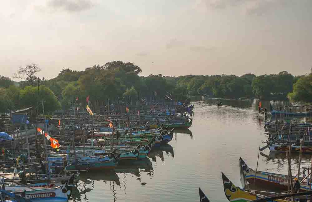 Pantai Gisik Cemandi via Beritajatim