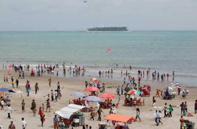 Pantai Selat Baru, 1. Istana Siak, 2. ASIA FARM HAYDAY¹, 3. Pantai Cinta, Teluk Jering Tambang, 4. Kasang Kulim Zoo, 5. Citraland Waterpark, 6. Taman Kota Pekanbaru, 7. Wisata Danau Raja Rengat, 8. Bukit Ulu Kasok, 9. Bandar Bakau Dumai, 10. Labersa Water Park Riau Fantasi, 11. Pantai Selat Baru, 12. Candi Muara Takus, 13. Taman Rekreasi Alam Mayang Pekanbaru, 14. Lapangan Pasir Bengkalis, 15. Pantai Tanjung Medang, Teluk Rhu Rupat, 16. Pantai Tenggayun, 17. Pantai Marina, 18. Danau Rusa Kampar, 19. Wisata Hutan Pinus Cadika, 20. Wisata Bono, Berselancar di Sungai Kampar, 21. Perpustakaan Soeman H.S, 22. Taman Wisata Alam Koboko, 23. Air Terjun TEMBULUN Kinutan, 24. Agro Wisata Pelangi, 25. KAMPOENG RABBIT’S KULIM, 26. Museum Sang Nila Utama Pekanbaru, 27. Desa Okura Pekanbaru, 28. Pantai Sepahat, 29. Taman Hutan Raya Sultan Syarif Kasim, 30. Taman Andam Dewi, 31. Rumah Lontik, 32. Kawah Biru, 33. Pulau Jemur, 34. Air Terjun Pangkalan Kapas, 35. Air Terjun Panisan, 36. Pulau Beting Aceh, 37. Hutan Mangrove Sebauk, 39. Jembatan Water Front City Bangkinang, 39. Masjid Raya An-Nur Provinsi Riau