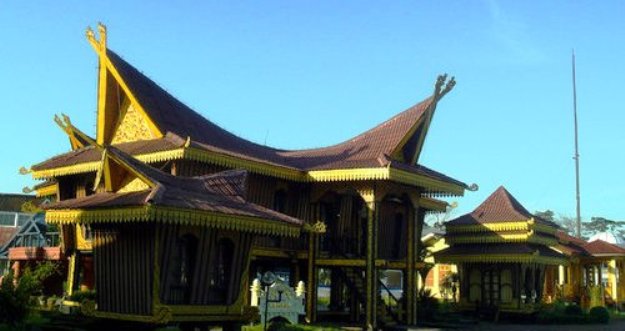 Rumah Lontik, 1. Istana Siak, 2. ASIA FARM HAYDAY¹, 3. Pantai Cinta, Teluk Jering Tambang, 4. Kasang Kulim Zoo, 5. Citraland Waterpark, 6. Taman Kota Pekanbaru, 7. Wisata Danau Raja Rengat, 8. Bukit Ulu Kasok, 9. Bandar Bakau Dumai, 10. Labersa Water Park Riau Fantasi, 11. Pantai Selat Baru, 12. Candi Muara Takus, 13. Taman Rekreasi Alam Mayang Pekanbaru, 14. Lapangan Pasir Bengkalis, 15. Pantai Tanjung Medang, Teluk Rhu Rupat, 16. Pantai Tenggayun, 17. Pantai Marina, 18. Danau Rusa Kampar, 19. Wisata Hutan Pinus Cadika, 20. Wisata Bono, Berselancar di Sungai Kampar, 21. Perpustakaan Soeman H.S, 22. Taman Wisata Alam Koboko, 23. Air Terjun TEMBULUN Kinutan, 24. Agro Wisata Pelangi, 25. KAMPOENG RABBIT’S KULIM, 26. Museum Sang Nila Utama Pekanbaru, 27. Desa Okura Pekanbaru, 28. Pantai Sepahat, 29. Taman Hutan Raya Sultan Syarif Kasim, 30. Taman Andam Dewi, 31. Rumah Lontik, 32. Kawah Biru, 33. Pulau Jemur, 34. Air Terjun Pangkalan Kapas, 35. Air Terjun Panisan, 36. Pulau Beting Aceh, 37. Hutan Mangrove Sebauk, 39. Jembatan Water Front City Bangkinang, 39. Masjid Raya An-Nur Provinsi Riau