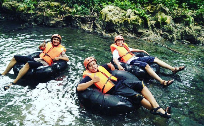 Sendang Grogolan via @destyaadi, 1. Air Terjun Kedung Peti, 2. Air Terjun Kedung Maor, 3. Air Terjun Grojogan Pucangarum, 4. Air Terjun Krondonan, 5. Air Terjun Clebung Bubulan, 6. Air Terjun Gua Kikik, 7. Air Terjun Kedung Gupit, 8. Waduk Pacal, 9. Waduk Pedang, 10. Banyu Kuning, 11. Taman Wisata Sario, 12. Wana Tirta Dander, 13. Bendungan Gerak Bojonegoro, 14. Agrowisata Belimbing, 15. Bukit Tono, 16. Objek Wisata Negeri di Atas Angin, 17. Watu Gandul, 18. Hutan Jati, 19. Taman Rajekwesi, 20. Kayangan Api, 21. Teksas Wonocolo, 22. Alun – Alun Bojonegoro, 23. Batu Semar, 24. Masjid Agung Darussalam Bojonegoro, 25. Masjid Al Birru Pertiwi, 26. Kelenteng Hok Swie Bio, 27. Petilasan Angling Darma, 28. Makam Wali Kidangan Sukorejo, 29. Makam Buyut Dalem di Kalangan Pacar, 30. Makam Mbah Malang Negoro Kasim, 31. Go Fun Entertainment Complex, 32. Sendang Grogolan, 33. Mata Air Desa Sumberarum, 34. Harya Matahun, 35. Oasis Swimming Pool, 36. Taman Tirta