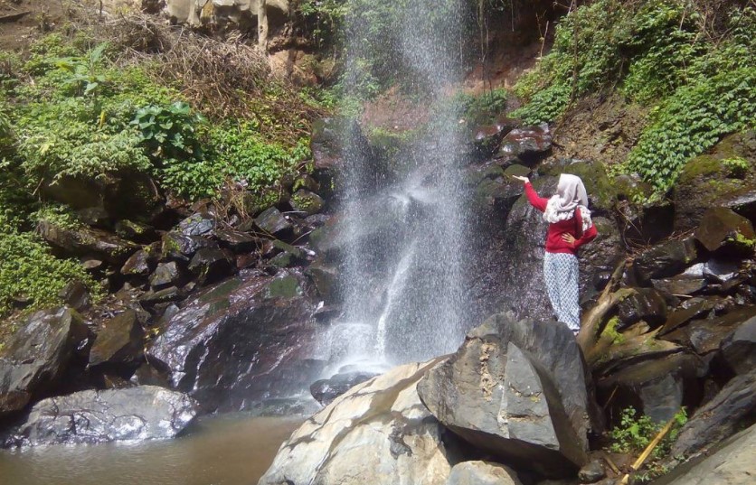 Air Terjun Pulo Agung Bondowoso via @yunikecil11, 1. Kawah Ijen Bondowoso, 2. Kawah Wurung, 3. Kawah Ilalang, 4. Gunung Raung, 5. Wisata Pegunungan Hyang Bondowoso, 6. Bukit Seranding Bondowoso, 7. Puncak P28 Bondowoso, 8. Puncak Scorpio Wringin Bondowoso, 9. Bukit Putus Wringin Bondowoso, 10. Bukit Mahadewa Bondowoso, 11. Air Terjun Tancak Kembar, 12. Air Terjun Pulo Agung Bondowoso, 13. Air Terjun Blawan Bondowoso, 14. Air Terjun Solor Bondowoso, 15. Air Terjun Gentongan, 16. Air Terjun Belerang, 17. Air Terjun Polo Agung, 18. Bosamba Rafting Bondowoso, 19. Situs Megalitikum Bondowoso, 20. Tasnan Forest, 21. Pemandian Tasnan Bondowoso, 22. Perkebunan Kopi Arabika Kalisat Jampit, 23. Bendungan Sampean Baru, 24. Alun – Alun Bondowoso, 25. Museum Kereta Api Bondowoso, 26. Taman Krocok Bondowoso, 27. Taman Bunga Villa Afdeling Jampit, 28. Kebun Stroberi Afdeling Jampit, 29. Rawa Indah Almour, 30. Jembatan Gubrih, Bondowoso, 31. Batu So’on (The Stonehenge van Java), 32. Pemandangan Arak – Arak Bondowoso, 33. Taman Galuh Bondowoso, 34. Masjid Agung At – Taqwa Bondowoso, 35. Air Terjun Niagara Mini, 36. Air Terjun Busa, 37. Bukit Jabal Kirmit ala Selandia Baru, 38. Spot Foto Kece “Pohon Pelangi” di Hutan Bogor, 39. Desa Wisata Glingseran, 40. Mendaki Air Terjun di Kalipait, 41. Bukit Ko’ong, 42. Bukit Apetleppet si Bukit Berlapis
