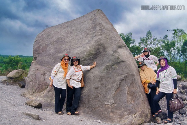 Batu Alien Cangkringan via jeeplavatour, Lokasi Desa Wisata Kaliurang, Fasilitas yang Ada di Kawasan Desa Wisata Kaliurang, Harga Tiket Masuk Taman Wisata Kaliurang, Daya Tarik Desa Wisata Kaliurang, Kuliner Khas Kaliurang yang Wajib Dicoba, Tips dan Saran Berlibur