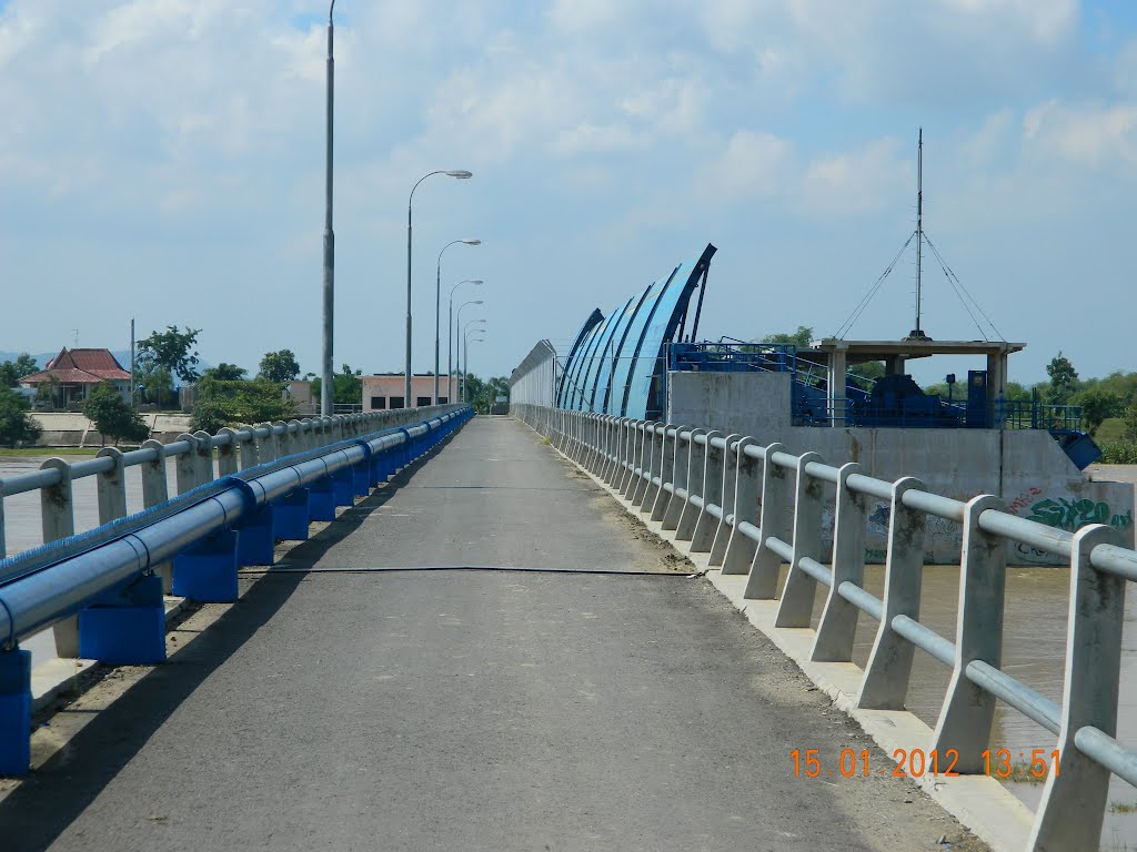 Bendungan Babat via Panoramio, 1. Desa Sendang Duwur, 2. Waduk Gondang, 3. Goa Maharani, 4. Makam Sunan Drajat, 5. Museum Sunan Drajat, 6. Pantai Kodok, 7. Mazola (Maharani Zoo Lamongan), 8. Makam Dewi Sekardadu, 9. Masjid Sendang Duwur, 10. Wisata Bahari Lamongan, 11. Sukodadi Carnival, 12. Pantai Kutang, 13. Bendungan Babat, 14. Monumen Van Der Wijck Lamongan, 15. Pantai Brondong, 16. Gunung Pegat, 17. Pemandaian Air Panas Sendang Brumbun, 18. Alun – Alun Kota Lamongan, 19. Wisata Edukasi Gondang Outbound (WEGO) Lamongan, 20. Gunung Mas Tugu Mantup, 21. Gunung Ratu, Tempat Gajah Mada Dilahirkan!, 22. Wisata Pohon Trinil, 23. Tlogo Sadang Lamongan, 24. Plengsengan Pantai Penanjan, 25. Pantai Klayar Lamongan, 26. Museum Seni Islam Indonesia, 27. Pantai Kemantren Lamongan, 28. Soto Lamongan, 29. Nasi Boranan, 30. Bandeng Colo, 31. Wingko Babat, 32. Es Dawet Siwalan