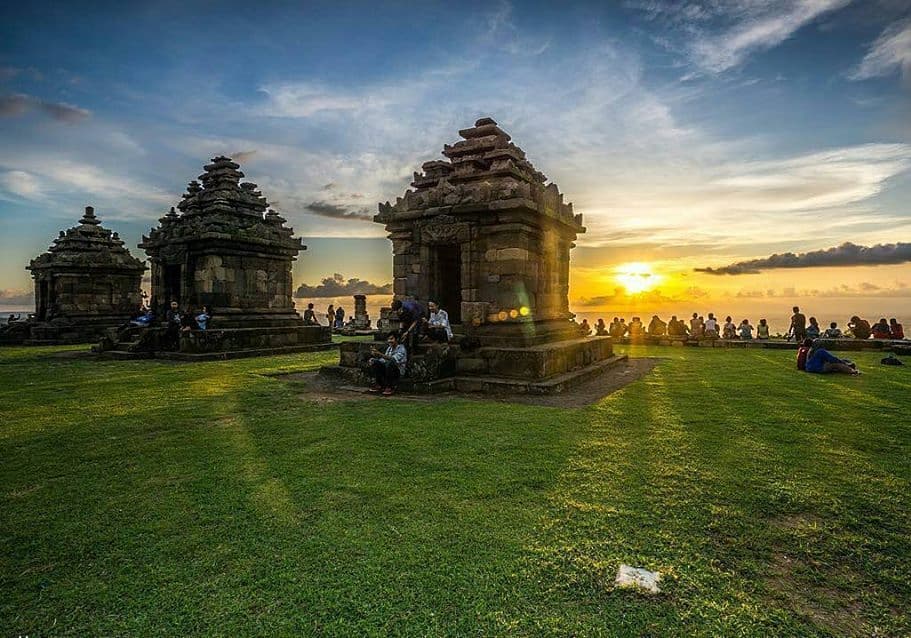 Candi Ijo via @jack.vacation, 1. Candi Prambanan, 2. Candi Ratu Boko, 3. Candi Kalasan, 4. Candi Ijo, 5. Candi Sari, 6. Desa Wisata Kaliurang, 7. Sendratari Ramayana, 8. Objek Wisata Monumen Jogja Kembali (Monjali), 9. Museum Affandi, 10. Objek Wisata Kali Kuning, 11. Museum Gunung Merapi, 12. Museum Ullen Sentalu, 13. Kinahrejo, 14. Goa Jepang, 15. Blue Lagoon Jogja, 16. Jogja Bay Waterpark, 17. Kampung Teletubbies, 18. Batu Alien Cangkringan, 19. Stonehenge Cangkringan, 20. Bukit Klangon Merapi, 21. Tebing Breksi, 22. Trans Studio Mini Jogja, 23. Tlogo Putri Kaliurang, 24. Lava Tour Merapi, 25. Lava Bantal, 26. Omah Salak Sleman, 27. Upside Down World, 28. Taman Pelangi, 29. Green Kayen, 30. Sindu Kusuma Edupark, 31. Tlogo Muncar Kaliurang, 32. Candi Banyunibo, 33. Candi Sambisari, 34. The World Landmarks Merapi Park, 35. Spot Riyadi, 36. Kids Fun Park, 37. Taman Gardu Pandang Kaliurang, 38. Agrowisata Bhumi Merapi, 39. Candi Abang, 40. Museum Mini Sisa Hartaku, 41. Candi Barong, 42. Candi Kimpulan, 43. The Lost World Castle, 44. Bunker Kaliadem Merapi, 45. Embung Tambakboyo, 46. Obelix Hills, 47. Grojogan Watu Purbo, 48. Plunyon Kalikuning, 49. Bukit Turgo, 50. Teras Merapi, 51. Omah Petroek, 52. Sabo Bronggang, 53. Watu Tapak, 54. Studio Alam Gamplong, 55. Kampung Flory, 56. Ledok Sambi, 57. Puri Mataram, 58. Jogja Exotarium, 59. Taman Lampion Kaliurang, 60. Desa Wisata Gabugan, 61. Agrowisata Salak Pondoh Bangunkerto, 62. Desa Wisata Pentingsari, 63. Desa Wisata Kembang Arum, 64. Desa Wisata Kelor, 65. Desa Wisata Pulesari, 66. Kampung Mina Padi Samberembe, 67. Alamanda Jogja Flowers Garden