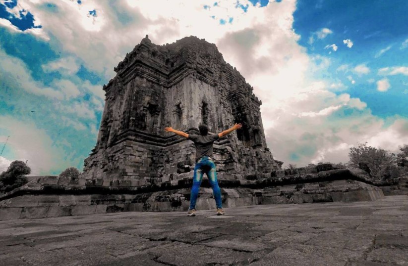 Candi Kalasan via @iyanfebriantoo, 1. Candi Prambanan, 2. Candi Ratu Boko, 3. Candi Kalasan, 4. Candi Ijo, 5. Candi Sari, 6. Desa Wisata Kaliurang, 7. Sendratari Ramayana, 8. Objek Wisata Monumen Jogja Kembali (Monjali), 9. Museum Affandi, 10. Objek Wisata Kali Kuning, 11. Museum Gunung Merapi, 12. Museum Ullen Sentalu, 13. Kinahrejo, 14. Goa Jepang, 15. Blue Lagoon Jogja, 16. Jogja Bay Waterpark, 17. Kampung Teletubbies, 18. Batu Alien Cangkringan, 19. Stonehenge Cangkringan, 20. Bukit Klangon Merapi, 21. Tebing Breksi, 22. Trans Studio Mini Jogja, 23. Tlogo Putri Kaliurang, 24. Lava Tour Merapi, 25. Lava Bantal, 26. Omah Salak Sleman, 27. Upside Down World, 28. Taman Pelangi, 29. Green Kayen, 30. Sindu Kusuma Edupark, 31. Tlogo Muncar Kaliurang, 32. Candi Banyunibo, 33. Candi Sambisari, 34. The World Landmarks Merapi Park, 35. Spot Riyadi, 36. Kids Fun Park, 37. Taman Gardu Pandang Kaliurang, 38. Agrowisata Bhumi Merapi, 39. Candi Abang, 40. Museum Mini Sisa Hartaku, 41. Candi Barong, 42. Candi Kimpulan, 43. The Lost World Castle, 44. Bunker Kaliadem Merapi, 45. Embung Tambakboyo, 46. Obelix Hills, 47. Grojogan Watu Purbo, 48. Plunyon Kalikuning, 49. Bukit Turgo, 50. Teras Merapi, 51. Omah Petroek, 52. Sabo Bronggang, 53. Watu Tapak, 54. Studio Alam Gamplong, 55. Kampung Flory, 56. Ledok Sambi, 57. Puri Mataram, 58. Jogja Exotarium, 59. Taman Lampion Kaliurang, 60. Desa Wisata Gabugan, 61. Agrowisata Salak Pondoh Bangunkerto, 62. Desa Wisata Pentingsari, 63. Desa Wisata Kembang Arum, 64. Desa Wisata Kelor, 65. Desa Wisata Pulesari, 66. Kampung Mina Padi Samberembe, 67. Alamanda Jogja Flowers Garden