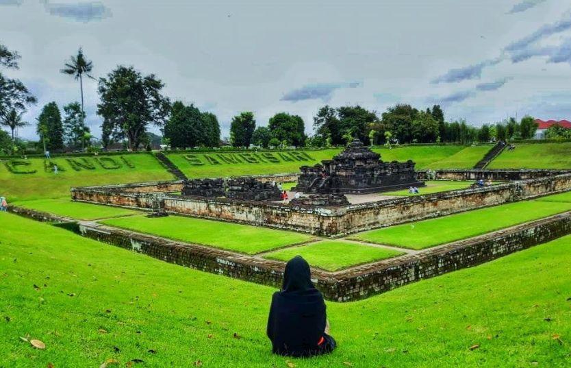 Candi Sambisari via @lisauwi, 1. Candi Prambanan, 2. Candi Ratu Boko, 3. Candi Kalasan, 4. Candi Ijo, 5. Candi Sari, 6. Desa Wisata Kaliurang, 7. Sendratari Ramayana, 8. Objek Wisata Monumen Jogja Kembali (Monjali), 9. Museum Affandi, 10. Objek Wisata Kali Kuning, 11. Museum Gunung Merapi, 12. Museum Ullen Sentalu, 13. Kinahrejo, 14. Goa Jepang, 15. Blue Lagoon Jogja, 16. Jogja Bay Waterpark, 17. Kampung Teletubbies, 18. Batu Alien Cangkringan, 19. Stonehenge Cangkringan, 20. Bukit Klangon Merapi, 21. Tebing Breksi, 22. Trans Studio Mini Jogja, 23. Tlogo Putri Kaliurang, 24. Lava Tour Merapi, 25. Lava Bantal, 26. Omah Salak Sleman, 27. Upside Down World, 28. Taman Pelangi, 29. Green Kayen, 30. Sindu Kusuma Edupark, 31. Tlogo Muncar Kaliurang, 32. Candi Banyunibo, 33. Candi Sambisari, 34. The World Landmarks Merapi Park, 35. Spot Riyadi, 36. Kids Fun Park, 37. Taman Gardu Pandang Kaliurang, 38. Agrowisata Bhumi Merapi, 39. Candi Abang, 40. Museum Mini Sisa Hartaku, 41. Candi Barong, 42. Candi Kimpulan, 43. The Lost World Castle, 44. Bunker Kaliadem Merapi, 45. Embung Tambakboyo, 46. Obelix Hills, 47. Grojogan Watu Purbo, 48. Plunyon Kalikuning, 49. Bukit Turgo, 50. Teras Merapi, 51. Omah Petroek, 52. Sabo Bronggang, 53. Watu Tapak, 54. Studio Alam Gamplong, 55. Kampung Flory, 56. Ledok Sambi, 57. Puri Mataram, 58. Jogja Exotarium, 59. Taman Lampion Kaliurang, 60. Desa Wisata Gabugan, 61. Agrowisata Salak Pondoh Bangunkerto, 62. Desa Wisata Pentingsari, 63. Desa Wisata Kembang Arum, 64. Desa Wisata Kelor, 65. Desa Wisata Pulesari, 66. Kampung Mina Padi Samberembe, 67. Alamanda Jogja Flowers Garden