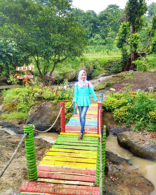 Desa Wisata Glingseran via @mii.shiti98, 1. Kawah Ijen Bondowoso, 2. Kawah Wurung, 3. Kawah Ilalang, 4. Gunung Raung, 5. Wisata Pegunungan Hyang Bondowoso, 6. Bukit Seranding Bondowoso, 7. Puncak P28 Bondowoso, 8. Puncak Scorpio Wringin Bondowoso, 9. Bukit Putus Wringin Bondowoso, 10. Bukit Mahadewa Bondowoso, 11. Air Terjun Tancak Kembar, 12. Air Terjun Pulo Agung Bondowoso, 13. Air Terjun Blawan Bondowoso, 14. Air Terjun Solor Bondowoso, 15. Air Terjun Gentongan, 16. Air Terjun Belerang, 17. Air Terjun Polo Agung, 18. Bosamba Rafting Bondowoso, 19. Situs Megalitikum Bondowoso, 20. Tasnan Forest, 21. Pemandian Tasnan Bondowoso, 22. Perkebunan Kopi Arabika Kalisat Jampit, 23. Bendungan Sampean Baru, 24. Alun – Alun Bondowoso, 25. Museum Kereta Api Bondowoso, 26. Taman Krocok Bondowoso, 27. Taman Bunga Villa Afdeling Jampit, 28. Kebun Stroberi Afdeling Jampit, 29. Rawa Indah Almour, 30. Jembatan Gubrih, Bondowoso, 31. Batu So’on (The Stonehenge van Java), 32. Pemandangan Arak – Arak Bondowoso, 33. Taman Galuh Bondowoso, 34. Masjid Agung At – Taqwa Bondowoso, 35. Air Terjun Niagara Mini, 36. Air Terjun Busa, 37. Bukit Jabal Kirmit ala Selandia Baru, 38. Spot Foto Kece “Pohon Pelangi” di Hutan Bogor, 39. Desa Wisata Glingseran, 40. Mendaki Air Terjun di Kalipait, 41. Bukit Ko’ong, 42. Bukit Apetleppet si Bukit Berlapis