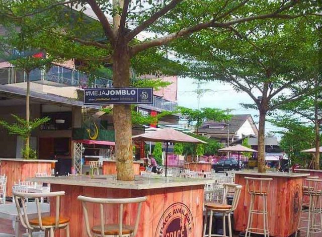 Kampung Kuliner Binjai, 1. Wisata Jona Garden, 2. BIESTRO INDONESIA ( Taman Berkuda dan Memanah Binjai ), 3. Sawah Lukis, 4. Kolam Abadi Langkat, 5. Air Terjun Siluman Namo Belanga, 6. Namu Sira – Sira, 7. Pantai Florida / Pemandian Air Namu Ukur, 8. Kampung Kuliner Binjai, 9. Pasar Kaget Binjai, 10. Taman Merdeka Kota Binjai, 11. Arung Jeram Sungai Bingei, 12. Taman Selfie, 13. Taman Balita Kota Binjai, 14. Stasiun Binjai, 15. Taman Remaja Binjai, 16. Taman Edukasi Binjai, 17. Masjid Raya Binjai, 18. Belanja di Binjai Super Mall, 19. Kolam Renang Qitaro, 20. Taman RTH Dewi Sri, 21. Shri Raja Rajesvari Amman Padang Cermin Koil, 22. Pantai SB, 23. Titik Nol Kota Binjai, 24. Kolam Renang Tirta Raerim, 25. Kuil Shri Mariamman, 26. Kolam Renang Licia, 27. Kolam Renang Dendang Tirta, 28. Brahrang Asri Swimming Pool, 29. Kolam Renang Tirta Mulia, 30. Masjid Agung Binjai, 31. Tugu Perjuangan 1945, 33. Rumah Makan Irian Binjai