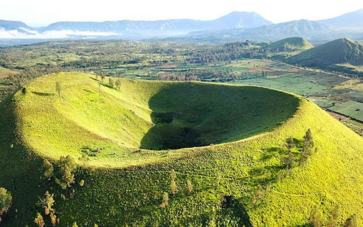 Kawah Wurung via galihwimba, 1. Kawah Ijen Bondowoso, 2. Kawah Wurung, 3. Kawah Ilalang, 4. Gunung Raung, 5. Wisata Pegunungan Hyang Bondowoso, 6. Bukit Seranding Bondowoso, 7. Puncak P28 Bondowoso, 8. Puncak Scorpio Wringin Bondowoso, 9. Bukit Putus Wringin Bondowoso, 10. Bukit Mahadewa Bondowoso, 11. Air Terjun Tancak Kembar, 12. Air Terjun Pulo Agung Bondowoso, 13. Air Terjun Blawan Bondowoso, 14. Air Terjun Solor Bondowoso, 15. Air Terjun Gentongan, 16. Air Terjun Belerang, 17. Air Terjun Polo Agung, 18. Bosamba Rafting Bondowoso, 19. Situs Megalitikum Bondowoso, 20. Tasnan Forest, 21. Pemandian Tasnan Bondowoso, 22. Perkebunan Kopi Arabika Kalisat Jampit, 23. Bendungan Sampean Baru, 24. Alun – Alun Bondowoso, 25. Museum Kereta Api Bondowoso, 26. Taman Krocok Bondowoso, 27. Taman Bunga Villa Afdeling Jampit, 28. Kebun Stroberi Afdeling Jampit, 29. Rawa Indah Almour, 30. Jembatan Gubrih, Bondowoso, 31. Batu So’on (The Stonehenge van Java), 32. Pemandangan Arak – Arak Bondowoso, 33. Taman Galuh Bondowoso, 34. Masjid Agung At – Taqwa Bondowoso, 35. Air Terjun Niagara Mini, 36. Air Terjun Busa, 37. Bukit Jabal Kirmit ala Selandia Baru, 38. Spot Foto Kece “Pohon Pelangi” di Hutan Bogor, 39. Desa Wisata Glingseran, 40. Mendaki Air Terjun di Kalipait, 41. Bukit Ko’ong, 42. Bukit Apetleppet si Bukit Berlapis