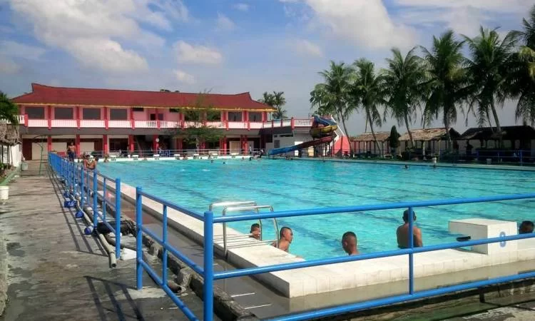 Kolam Renang Tirta Raerim, 1. Wisata Jona Garden, 2. BIESTRO INDONESIA ( Taman Berkuda dan Memanah Binjai ), 3. Sawah Lukis, 4. Kolam Abadi Langkat, 5. Air Terjun Siluman Namo Belanga, 6. Namu Sira – Sira, 7. Pantai Florida / Pemandian Air Namu Ukur, 8. Kampung Kuliner Binjai, 9. Pasar Kaget Binjai, 10. Taman Merdeka Kota Binjai, 11. Arung Jeram Sungai Bingei, 12. Taman Selfie, 13. Taman Balita Kota Binjai, 14. Stasiun Binjai, 15. Taman Remaja Binjai, 16. Taman Edukasi Binjai, 17. Masjid Raya Binjai, 18. Belanja di Binjai Super Mall, 19. Kolam Renang Qitaro, 20. Taman RTH Dewi Sri, 21. Shri Raja Rajesvari Amman Padang Cermin Koil, 22. Pantai SB, 23. Titik Nol Kota Binjai, 24. Kolam Renang Tirta Raerim, 25. Kuil Shri Mariamman, 26. Kolam Renang Licia, 27. Kolam Renang Dendang Tirta, 28. Brahrang Asri Swimming Pool, 29. Kolam Renang Tirta Mulia, 30. Masjid Agung Binjai, 31. Tugu Perjuangan 1945, 33. Rumah Makan Irian Binjai