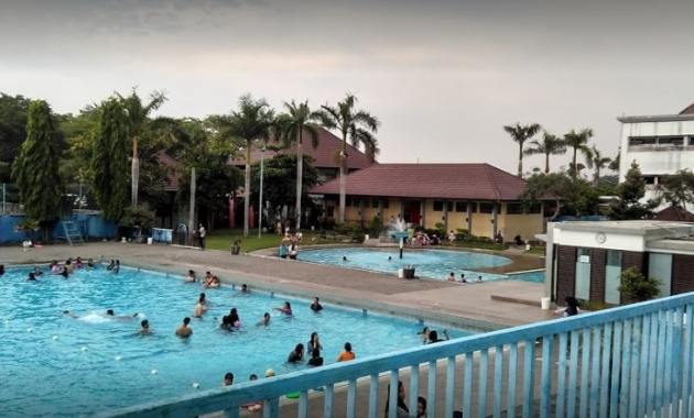 Kolam Renang UNESA, 1. Kolam Renang Atlas Sport Center, 2. Waterpark Kenjeran, 3. Pondok Tjandra Indah Sports Club, 4. Kolam Renang Manyar, 5. Kolam Renang Club House Regency 21, 6. Kolam Renang Hayam Wuruk, 7. Kolam Renang UNESA, 8. Kolam Renang Wisata Bukit Mas, 9. Kolam Renang Fatmaba, 10. Kolam Renang Graha Residence, 11. Kolam Renang Koni Jawa Timur, 12. Kolam Renang Royal Club House, 13. Kolam Renang Rooftop Pool Best Western Papilio Hotel, 14. Kolam Renang Al-Hikmah Sport Center, 15. Queen Victoria Club House, 16. Kolam Renang Jala Krida Tirta, 17. Kolam Renang Pantai Mentari, 18. Kolam Renang The Body Art, 19. Club Puri Mas, 20. Mentari Sport Center, 21. Primalaras Kolam Renang, 22. Kolam Renang Primavera, 23. Kolam Renang Ciputra Gwalk, 24. Kolam Renang Banyu Biru, 25. Kolam Renang Brawijaya, 26. Taman Mansion, 27. Kolam Renang KKO Usman Harun Karang Pilang