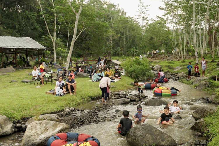 Ledok Sambi via Kompas, 1. Candi Prambanan, 2. Candi Ratu Boko, 3. Candi Kalasan, 4. Candi Ijo, 5. Candi Sari, 6. Desa Wisata Kaliurang, 7. Sendratari Ramayana, 8. Objek Wisata Monumen Jogja Kembali (Monjali), 9. Museum Affandi, 10. Objek Wisata Kali Kuning, 11. Museum Gunung Merapi, 12. Museum Ullen Sentalu, 13. Kinahrejo, 14. Goa Jepang, 15. Blue Lagoon Jogja, 16. Jogja Bay Waterpark, 17. Kampung Teletubbies, 18. Batu Alien Cangkringan, 19. Stonehenge Cangkringan, 20. Bukit Klangon Merapi, 21. Tebing Breksi, 22. Trans Studio Mini Jogja, 23. Tlogo Putri Kaliurang, 24. Lava Tour Merapi, 25. Lava Bantal, 26. Omah Salak Sleman, 27. Upside Down World, 28. Taman Pelangi, 29. Green Kayen, 30. Sindu Kusuma Edupark, 31. Tlogo Muncar Kaliurang, 32. Candi Banyunibo, 33. Candi Sambisari, 34. The World Landmarks Merapi Park, 35. Spot Riyadi, 36. Kids Fun Park, 37. Taman Gardu Pandang Kaliurang, 38. Agrowisata Bhumi Merapi, 39. Candi Abang, 40. Museum Mini Sisa Hartaku, 41. Candi Barong, 42. Candi Kimpulan, 43. The Lost World Castle, 44. Bunker Kaliadem Merapi, 45. Embung Tambakboyo, 46. Obelix Hills, 47. Grojogan Watu Purbo, 48. Plunyon Kalikuning, 49. Bukit Turgo, 50. Teras Merapi, 51. Omah Petroek, 52. Sabo Bronggang, 53. Watu Tapak, 54. Studio Alam Gamplong, 55. Kampung Flory, 56. Ledok Sambi, 57. Puri Mataram, 58. Jogja Exotarium, 59. Taman Lampion Kaliurang, 60. Desa Wisata Gabugan, 61. Agrowisata Salak Pondoh Bangunkerto, 62. Desa Wisata Pentingsari, 63. Desa Wisata Kembang Arum, 64. Desa Wisata Kelor, 65. Desa Wisata Pulesari, 66. Kampung Mina Padi Samberembe, 67. Alamanda Jogja Flowers Garden