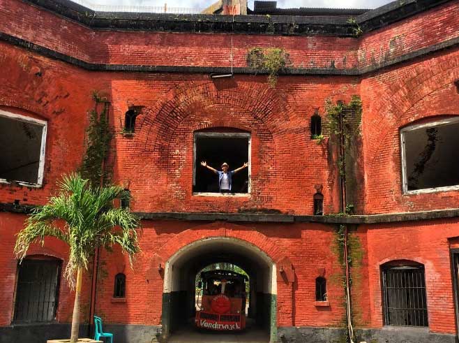 Monumen Van Der Wijck Lamongan via @anunk.januri, 1. Desa Sendang Duwur, 2. Waduk Gondang, 3. Goa Maharani, 4. Makam Sunan Drajat, 5. Museum Sunan Drajat, 6. Pantai Kodok, 7. Mazola (Maharani Zoo Lamongan), 8. Makam Dewi Sekardadu, 9. Masjid Sendang Duwur, 10. Wisata Bahari Lamongan, 11. Sukodadi Carnival, 12. Pantai Kutang, 13. Bendungan Babat, 14. Monumen Van Der Wijck Lamongan, 15. Pantai Brondong, 16. Gunung Pegat, 17. Pemandaian Air Panas Sendang Brumbun, 18. Alun – Alun Kota Lamongan, 19. Wisata Edukasi Gondang Outbound (WEGO) Lamongan, 20. Gunung Mas Tugu Mantup, 21. Gunung Ratu, Tempat Gajah Mada Dilahirkan!, 22. Wisata Pohon Trinil, 23. Tlogo Sadang Lamongan, 24. Plengsengan Pantai Penanjan, 25. Pantai Klayar Lamongan, 26. Museum Seni Islam Indonesia, 27. Pantai Kemantren Lamongan, 28. Soto Lamongan, 29. Nasi Boranan, 30. Bandeng Colo, 31. Wingko Babat, 32. Es Dawet Siwalan