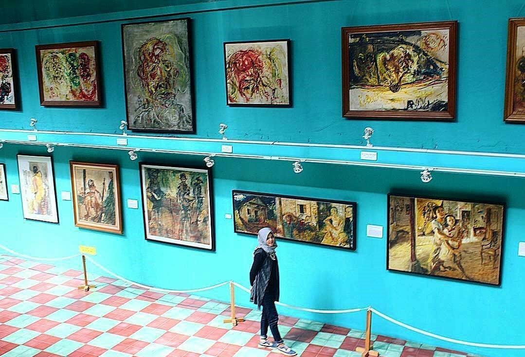 Museum Affandi via @berandajogja, 1. Candi Prambanan, 2. Candi Ratu Boko, 3. Candi Kalasan, 4. Candi Ijo, 5. Candi Sari, 6. Desa Wisata Kaliurang, 7. Sendratari Ramayana, 8. Objek Wisata Monumen Jogja Kembali (Monjali), 9. Museum Affandi, 10. Objek Wisata Kali Kuning, 11. Museum Gunung Merapi, 12. Museum Ullen Sentalu, 13. Kinahrejo, 14. Goa Jepang, 15. Blue Lagoon Jogja, 16. Jogja Bay Waterpark, 17. Kampung Teletubbies, 18. Batu Alien Cangkringan, 19. Stonehenge Cangkringan, 20. Bukit Klangon Merapi, 21. Tebing Breksi, 22. Trans Studio Mini Jogja, 23. Tlogo Putri Kaliurang, 24. Lava Tour Merapi, 25. Lava Bantal, 26. Omah Salak Sleman, 27. Upside Down World, 28. Taman Pelangi, 29. Green Kayen, 30. Sindu Kusuma Edupark, 31. Tlogo Muncar Kaliurang, 32. Candi Banyunibo, 33. Candi Sambisari, 34. The World Landmarks Merapi Park, 35. Spot Riyadi, 36. Kids Fun Park, 37. Taman Gardu Pandang Kaliurang, 38. Agrowisata Bhumi Merapi, 39. Candi Abang, 40. Museum Mini Sisa Hartaku, 41. Candi Barong, 42. Candi Kimpulan, 43. The Lost World Castle, 44. Bunker Kaliadem Merapi, 45. Embung Tambakboyo, 46. Obelix Hills, 47. Grojogan Watu Purbo, 48. Plunyon Kalikuning, 49. Bukit Turgo, 50. Teras Merapi, 51. Omah Petroek, 52. Sabo Bronggang, 53. Watu Tapak, 54. Studio Alam Gamplong, 55. Kampung Flory, 56. Ledok Sambi, 57. Puri Mataram, 58. Jogja Exotarium, 59. Taman Lampion Kaliurang, 60. Desa Wisata Gabugan, 61. Agrowisata Salak Pondoh Bangunkerto, 62. Desa Wisata Pentingsari, 63. Desa Wisata Kembang Arum, 64. Desa Wisata Kelor, 65. Desa Wisata Pulesari, 66. Kampung Mina Padi Samberembe, 67. Alamanda Jogja Flowers Garden