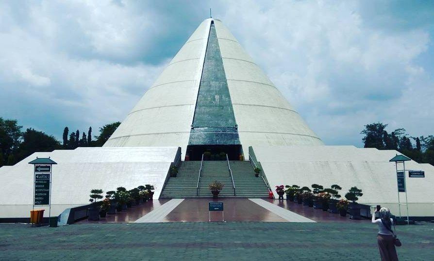 Objek Wisata Monumen Jogja Kembali (Monjali) via @faridtamaa, 1. Candi Prambanan, 2. Candi Ratu Boko, 3. Candi Kalasan, 4. Candi Ijo, 5. Candi Sari, 6. Desa Wisata Kaliurang, 7. Sendratari Ramayana, 8. Objek Wisata Monumen Jogja Kembali (Monjali), 9. Museum Affandi, 10. Objek Wisata Kali Kuning, 11. Museum Gunung Merapi, 12. Museum Ullen Sentalu, 13. Kinahrejo, 14. Goa Jepang, 15. Blue Lagoon Jogja, 16. Jogja Bay Waterpark, 17. Kampung Teletubbies, 18. Batu Alien Cangkringan, 19. Stonehenge Cangkringan, 20. Bukit Klangon Merapi, 21. Tebing Breksi, 22. Trans Studio Mini Jogja, 23. Tlogo Putri Kaliurang, 24. Lava Tour Merapi, 25. Lava Bantal, 26. Omah Salak Sleman, 27. Upside Down World, 28. Taman Pelangi, 29. Green Kayen, 30. Sindu Kusuma Edupark, 31. Tlogo Muncar Kaliurang, 32. Candi Banyunibo, 33. Candi Sambisari, 34. The World Landmarks Merapi Park, 35. Spot Riyadi, 36. Kids Fun Park, 37. Taman Gardu Pandang Kaliurang, 38. Agrowisata Bhumi Merapi, 39. Candi Abang, 40. Museum Mini Sisa Hartaku, 41. Candi Barong, 42. Candi Kimpulan, 43. The Lost World Castle, 44. Bunker Kaliadem Merapi, 45. Embung Tambakboyo, 46. Obelix Hills, 47. Grojogan Watu Purbo, 48. Plunyon Kalikuning, 49. Bukit Turgo, 50. Teras Merapi, 51. Omah Petroek, 52. Sabo Bronggang, 53. Watu Tapak, 54. Studio Alam Gamplong, 55. Kampung Flory, 56. Ledok Sambi, 57. Puri Mataram, 58. Jogja Exotarium, 59. Taman Lampion Kaliurang, 60. Desa Wisata Gabugan, 61. Agrowisata Salak Pondoh Bangunkerto, 62. Desa Wisata Pentingsari, 63. Desa Wisata Kembang Arum, 64. Desa Wisata Kelor, 65. Desa Wisata Pulesari, 66. Kampung Mina Padi Samberembe, 67. Alamanda Jogja Flowers Garden