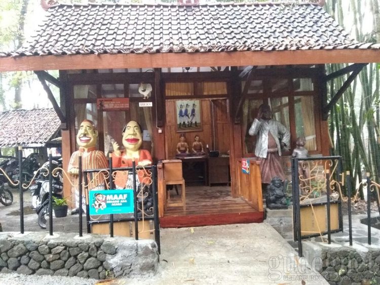 Omah Petroek via Guegnet, 1. Candi Prambanan, 2. Candi Ratu Boko, 3. Candi Kalasan, 4. Candi Ijo, 5. Candi Sari, 6. Desa Wisata Kaliurang, 7. Sendratari Ramayana, 8. Objek Wisata Monumen Jogja Kembali (Monjali), 9. Museum Affandi, 10. Objek Wisata Kali Kuning, 11. Museum Gunung Merapi, 12. Museum Ullen Sentalu, 13. Kinahrejo, 14. Goa Jepang, 15. Blue Lagoon Jogja, 16. Jogja Bay Waterpark, 17. Kampung Teletubbies, 18. Batu Alien Cangkringan, 19. Stonehenge Cangkringan, 20. Bukit Klangon Merapi, 21. Tebing Breksi, 22. Trans Studio Mini Jogja, 23. Tlogo Putri Kaliurang, 24. Lava Tour Merapi, 25. Lava Bantal, 26. Omah Salak Sleman, 27. Upside Down World, 28. Taman Pelangi, 29. Green Kayen, 30. Sindu Kusuma Edupark, 31. Tlogo Muncar Kaliurang, 32. Candi Banyunibo, 33. Candi Sambisari, 34. The World Landmarks Merapi Park, 35. Spot Riyadi, 36. Kids Fun Park, 37. Taman Gardu Pandang Kaliurang, 38. Agrowisata Bhumi Merapi, 39. Candi Abang, 40. Museum Mini Sisa Hartaku, 41. Candi Barong, 42. Candi Kimpulan, 43. The Lost World Castle, 44. Bunker Kaliadem Merapi, 45. Embung Tambakboyo, 46. Obelix Hills, 47. Grojogan Watu Purbo, 48. Plunyon Kalikuning, 49. Bukit Turgo, 50. Teras Merapi, 51. Omah Petroek, 52. Sabo Bronggang, 53. Watu Tapak, 54. Studio Alam Gamplong, 55. Kampung Flory, 56. Ledok Sambi, 57. Puri Mataram, 58. Jogja Exotarium, 59. Taman Lampion Kaliurang, 60. Desa Wisata Gabugan, 61. Agrowisata Salak Pondoh Bangunkerto, 62. Desa Wisata Pentingsari, 63. Desa Wisata Kembang Arum, 64. Desa Wisata Kelor, 65. Desa Wisata Pulesari, 66. Kampung Mina Padi Samberembe, 67. Alamanda Jogja Flowers Garden