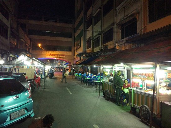 Pasar Kaget Binjai via Tripadvisor, 1. Wisata Jona Garden, 2. BIESTRO INDONESIA ( Taman Berkuda dan Memanah Binjai ), 3. Sawah Lukis, 4. Kolam Abadi Langkat, 5. Air Terjun Siluman Namo Belanga, 6. Namu Sira – Sira, 7. Pantai Florida / Pemandian Air Namu Ukur, 8. Kampung Kuliner Binjai, 9. Pasar Kaget Binjai, 10. Taman Merdeka Kota Binjai, 11. Arung Jeram Sungai Bingei, 12. Taman Selfie, 13. Taman Balita Kota Binjai, 14. Stasiun Binjai, 15. Taman Remaja Binjai, 16. Taman Edukasi Binjai, 17. Masjid Raya Binjai, 18. Belanja di Binjai Super Mall, 19. Kolam Renang Qitaro, 20. Taman RTH Dewi Sri, 21. Shri Raja Rajesvari Amman Padang Cermin Koil, 22. Pantai SB, 23. Titik Nol Kota Binjai, 24. Kolam Renang Tirta Raerim, 25. Kuil Shri Mariamman, 26. Kolam Renang Licia, 27. Kolam Renang Dendang Tirta, 28. Brahrang Asri Swimming Pool, 29. Kolam Renang Tirta Mulia, 30. Masjid Agung Binjai, 31. Tugu Perjuangan 1945, 33. Rumah Makan Irian Binjai