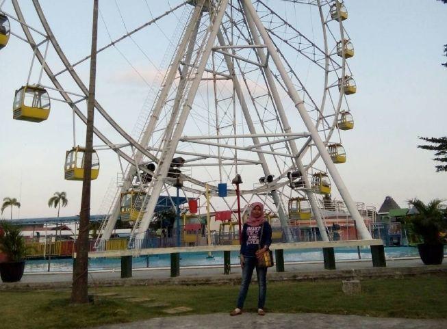 Sindu Kusuma Edupark via @ummi_es, 1. Candi Prambanan, 2. Candi Ratu Boko, 3. Candi Kalasan, 4. Candi Ijo, 5. Candi Sari, 6. Desa Wisata Kaliurang, 7. Sendratari Ramayana, 8. Objek Wisata Monumen Jogja Kembali (Monjali), 9. Museum Affandi, 10. Objek Wisata Kali Kuning, 11. Museum Gunung Merapi, 12. Museum Ullen Sentalu, 13. Kinahrejo, 14. Goa Jepang, 15. Blue Lagoon Jogja, 16. Jogja Bay Waterpark, 17. Kampung Teletubbies, 18. Batu Alien Cangkringan, 19. Stonehenge Cangkringan, 20. Bukit Klangon Merapi, 21. Tebing Breksi, 22. Trans Studio Mini Jogja, 23. Tlogo Putri Kaliurang, 24. Lava Tour Merapi, 25. Lava Bantal, 26. Omah Salak Sleman, 27. Upside Down World, 28. Taman Pelangi, 29. Green Kayen, 30. Sindu Kusuma Edupark, 31. Tlogo Muncar Kaliurang, 32. Candi Banyunibo, 33. Candi Sambisari, 34. The World Landmarks Merapi Park, 35. Spot Riyadi, 36. Kids Fun Park, 37. Taman Gardu Pandang Kaliurang, 38. Agrowisata Bhumi Merapi, 39. Candi Abang, 40. Museum Mini Sisa Hartaku, 41. Candi Barong, 42. Candi Kimpulan, 43. The Lost World Castle, 44. Bunker Kaliadem Merapi, 45. Embung Tambakboyo, 46. Obelix Hills, 47. Grojogan Watu Purbo, 48. Plunyon Kalikuning, 49. Bukit Turgo, 50. Teras Merapi, 51. Omah Petroek, 52. Sabo Bronggang, 53. Watu Tapak, 54. Studio Alam Gamplong, 55. Kampung Flory, 56. Ledok Sambi, 57. Puri Mataram, 58. Jogja Exotarium, 59. Taman Lampion Kaliurang, 60. Desa Wisata Gabugan, 61. Agrowisata Salak Pondoh Bangunkerto, 62. Desa Wisata Pentingsari, 63. Desa Wisata Kembang Arum, 64. Desa Wisata Kelor, 65. Desa Wisata Pulesari, 66. Kampung Mina Padi Samberembe, 67. Alamanda Jogja Flowers Garden