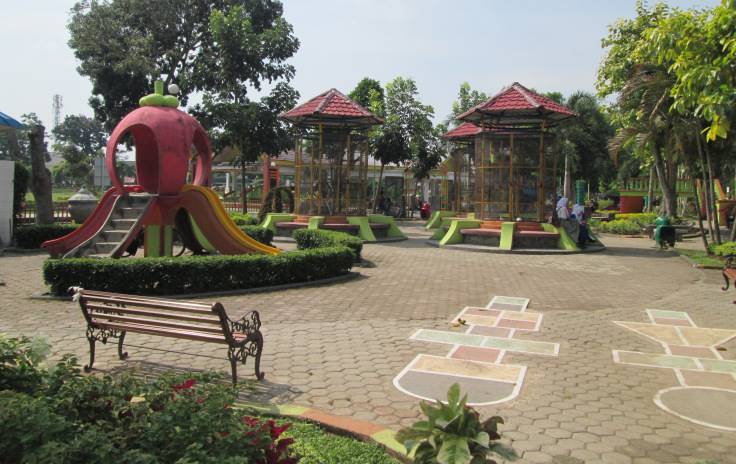 Taman Balita Kota Binjai, 1. Wisata Jona Garden, 2. BIESTRO INDONESIA ( Taman Berkuda dan Memanah Binjai ), 3. Sawah Lukis, 4. Kolam Abadi Langkat, 5. Air Terjun Siluman Namo Belanga, 6. Namu Sira – Sira, 7. Pantai Florida / Pemandian Air Namu Ukur, 8. Kampung Kuliner Binjai, 9. Pasar Kaget Binjai, 10. Taman Merdeka Kota Binjai, 11. Arung Jeram Sungai Bingei, 12. Taman Selfie, 13. Taman Balita Kota Binjai, 14. Stasiun Binjai, 15. Taman Remaja Binjai, 16. Taman Edukasi Binjai, 17. Masjid Raya Binjai, 18. Belanja di Binjai Super Mall, 19. Kolam Renang Qitaro, 20. Taman RTH Dewi Sri, 21. Shri Raja Rajesvari Amman Padang Cermin Koil, 22. Pantai SB, 23. Titik Nol Kota Binjai, 24. Kolam Renang Tirta Raerim, 25. Kuil Shri Mariamman, 26. Kolam Renang Licia, 27. Kolam Renang Dendang Tirta, 28. Brahrang Asri Swimming Pool, 29. Kolam Renang Tirta Mulia, 30. Masjid Agung Binjai, 31. Tugu Perjuangan 1945, 33. Rumah Makan Irian Binjai
