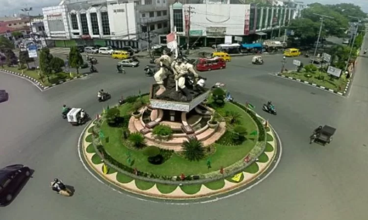 Titik Nol Kota Binjai via Cekaja, 1. Wisata Jona Garden, 2. BIESTRO INDONESIA ( Taman Berkuda dan Memanah Binjai ), 3. Sawah Lukis, 4. Kolam Abadi Langkat, 5. Air Terjun Siluman Namo Belanga, 6. Namu Sira – Sira, 7. Pantai Florida / Pemandian Air Namu Ukur, 8. Kampung Kuliner Binjai, 9. Pasar Kaget Binjai, 10. Taman Merdeka Kota Binjai, 11. Arung Jeram Sungai Bingei, 12. Taman Selfie, 13. Taman Balita Kota Binjai, 14. Stasiun Binjai, 15. Taman Remaja Binjai, 16. Taman Edukasi Binjai, 17. Masjid Raya Binjai, 18. Belanja di Binjai Super Mall, 19. Kolam Renang Qitaro, 20. Taman RTH Dewi Sri, 21. Shri Raja Rajesvari Amman Padang Cermin Koil, 22. Pantai SB, 23. Titik Nol Kota Binjai, 24. Kolam Renang Tirta Raerim, 25. Kuil Shri Mariamman, 26. Kolam Renang Licia, 27. Kolam Renang Dendang Tirta, 28. Brahrang Asri Swimming Pool, 29. Kolam Renang Tirta Mulia, 30. Masjid Agung Binjai, 31. Tugu Perjuangan 1945, 33. Rumah Makan Irian Binjai