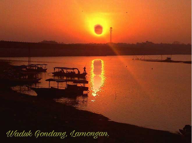 Waduk Gondang via @shahkemal, 1. Desa Sendang Duwur, 2. Waduk Gondang, 3. Goa Maharani, 4. Makam Sunan Drajat, 5. Museum Sunan Drajat, 6. Pantai Kodok, 7. Mazola (Maharani Zoo Lamongan), 8. Makam Dewi Sekardadu, 9. Masjid Sendang Duwur, 10. Wisata Bahari Lamongan, 11. Sukodadi Carnival, 12. Pantai Kutang, 13. Bendungan Babat, 14. Monumen Van Der Wijck Lamongan, 15. Pantai Brondong, 16. Gunung Pegat, 17. Pemandaian Air Panas Sendang Brumbun, 18. Alun – Alun Kota Lamongan, 19. Wisata Edukasi Gondang Outbound (WEGO) Lamongan, 20. Gunung Mas Tugu Mantup, 21. Gunung Ratu, Tempat Gajah Mada Dilahirkan!, 22. Wisata Pohon Trinil, 23. Tlogo Sadang Lamongan, 24. Plengsengan Pantai Penanjan, 25. Pantai Klayar Lamongan, 26. Museum Seni Islam Indonesia, 27. Pantai Kemantren Lamongan, 28. Soto Lamongan, 29. Nasi Boranan, 30. Bandeng Colo, 31. Wingko Babat, 32. Es Dawet Siwalan