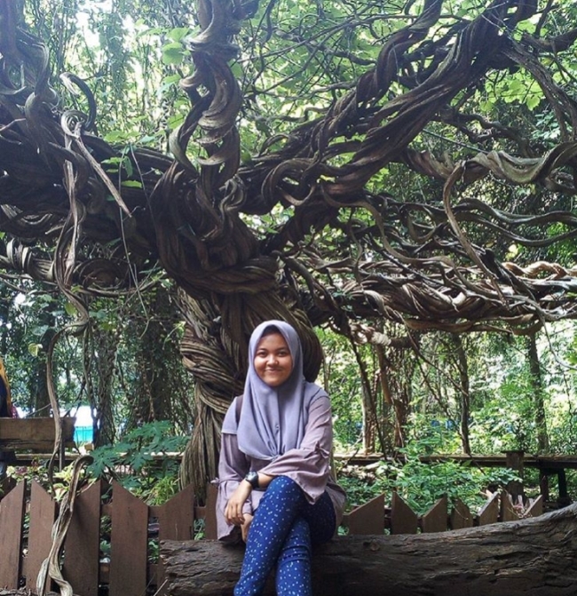 Wisata Pohon Trinil via @demes_nur, 1. Desa Sendang Duwur, 2. Waduk Gondang, 3. Goa Maharani, 4. Makam Sunan Drajat, 5. Museum Sunan Drajat, 6. Pantai Kodok, 7. Mazola (Maharani Zoo Lamongan), 8. Makam Dewi Sekardadu, 9. Masjid Sendang Duwur, 10. Wisata Bahari Lamongan, 11. Sukodadi Carnival, 12. Pantai Kutang, 13. Bendungan Babat, 14. Monumen Van Der Wijck Lamongan, 15. Pantai Brondong, 16. Gunung Pegat, 17. Pemandaian Air Panas Sendang Brumbun, 18. Alun – Alun Kota Lamongan, 19. Wisata Edukasi Gondang Outbound (WEGO) Lamongan, 20. Gunung Mas Tugu Mantup, 21. Gunung Ratu, Tempat Gajah Mada Dilahirkan!, 22. Wisata Pohon Trinil, 23. Tlogo Sadang Lamongan, 24. Plengsengan Pantai Penanjan, 25. Pantai Klayar Lamongan, 26. Museum Seni Islam Indonesia, 27. Pantai Kemantren Lamongan, 28. Soto Lamongan, 29. Nasi Boranan, 30. Bandeng Colo, 31. Wingko Babat, 32. Es Dawet Siwalan