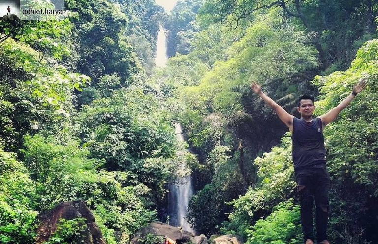 Air Terjun Talempong via @odhiet.harya, 1. Taman Nasional Baluran, 2. Pantai Pasir Putih Situbondo, 3. Pantai Bletok, 4. Pantai Lempuyang, 5. Pantai Tangsi, 6. Pantai Keperan, 7. Pantai Pathek, 8. Pantai Tampora Situbondo, 9. Pantai Balanan, 10. Pantai Banongan, 11. Pantai Bama, 12. Wisata Kampung Blekok, 13. Pantai sejile, 14. Pantai Firdaus Banongan, 15. Bekol Savana TN Baluran, 16. Air Terjun Setancak, 17. Air Terjun Talempong, 18. Alun – Alun Situbondo, 19. Rumah Residen Besuki, 20. Puncak Ringgit, 21. Pabrik Gula Olean, 22. Monumen 1000 Km Anyer Panarukan, 23. Arung Jeram Samir Situbondo, 24. Perkebunan Kopi Kayu Mas, 25. Padang Savana Situbondo, 26. Pelabuhan Rakyat Panarukan, 27. Taman Asembagus, 28. Kolam Renang Tirta Pandawa Situbondo, 29. Pelabuhan Jangkar Situbondo, 30. Waduk Curah Cottok Situbondo, 31. Gunung Argopura, 32. Kelenteng Poo Tong Biaw Situbondo, 33. Pantai Pasir Hitam Banongan, 34. Pantai Pandean, 35. Waduk Bajulmati, 36. Bukit Cappore, 37. Pantai Bilik Situbondo, 38. Puncak Rengganis Argopuro Situbondo, 39. Padang Rumput Sikasur