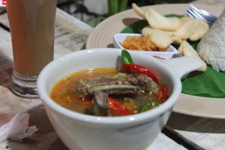 Angeun Lada via Merahputih, 1. Pantai Karang Bokor, 2. Pantai Pasir Putih Sawarna, 3. Curug Ciporolak, 4. Curug Cihear, 5. Curuh Kanteh, 6. Agrowisata Kebun Teh Cikuya, 7. Curug Kumpay, 8. Curug Cibangkit, 9. Curug Sipayung, 10. Situ Palayangan, 11. Pantai Talanca, 12. Wisata Seni Batik Khas Lebak, 13. Situs Cibedug, 14. Wisata Air Panas Senanghati, 15. Pantai Suka Hujan, 16. Pantai Cihara, 17. Pantai Goa Langir Sawarna, 18. Gua Seribu Candi, 19. Wisata Tapak Kaki Raksasa si Kabayan, 20. Wisata Air Panas Cipanas, 21. Wisata Kampung Baduy, 22. Pantai Karang Malang, 23. Objek Wisata Samaun’s Hill Park, 24. Pantai Ciantir, 25. Pantai Bagedur, 26. Pantai Tanjung Layar, 27. Curug Munding, 28. Situ Cicinta, 29. Curug Sata, 30. Wisata Arung Jeram Sungai Ciberang, 31. Curug Cimayang, 32. Gua Maria Bukit Kanada, 33. Alun – alun Rangkasbitung, 34. Museum Multatuli Lebak, 35. Pantai Karang Songsong