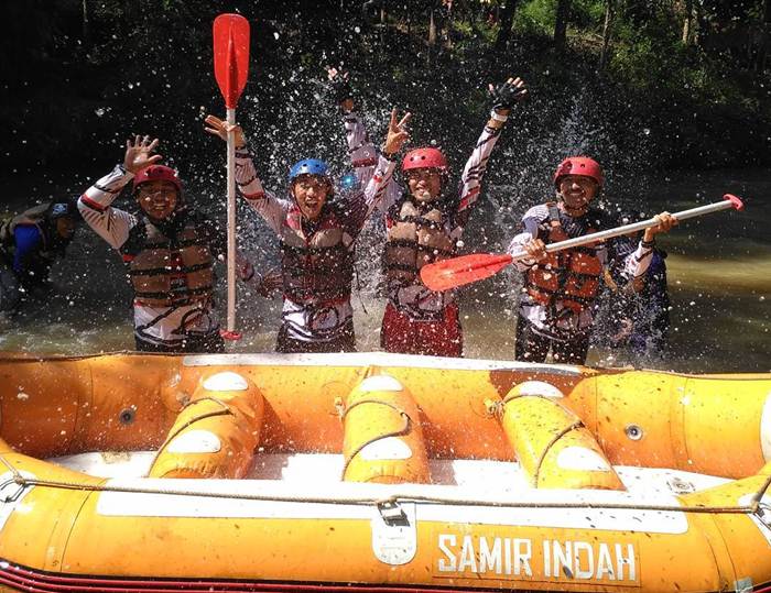 Arung Jeram Samir Situbondo via @and_fence, 1. Taman Nasional Baluran, 2. Pantai Pasir Putih Situbondo, 3. Pantai Bletok, 4. Pantai Lempuyang, 5. Pantai Tangsi, 6. Pantai Keperan, 7. Pantai Pathek, 8. Pantai Tampora Situbondo, 9. Pantai Balanan, 10. Pantai Banongan, 11. Pantai Bama, 12. Wisata Kampung Blekok, 13. Pantai sejile, 14. Pantai Firdaus Banongan, 15. Bekol Savana TN Baluran, 16. Air Terjun Setancak, 17. Air Terjun Talempong, 18. Alun – Alun Situbondo, 19. Rumah Residen Besuki, 20. Puncak Ringgit, 21. Pabrik Gula Olean, 22. Monumen 1000 Km Anyer Panarukan, 23. Arung Jeram Samir Situbondo, 24. Perkebunan Kopi Kayu Mas, 25. Padang Savana Situbondo, 26. Pelabuhan Rakyat Panarukan, 27. Taman Asembagus, 28. Kolam Renang Tirta Pandawa Situbondo, 29. Pelabuhan Jangkar Situbondo, 30. Waduk Curah Cottok Situbondo, 31. Gunung Argopura, 32. Kelenteng Poo Tong Biaw Situbondo, 33. Pantai Pasir Hitam Banongan, 34. Pantai Pandean, 35. Waduk Bajulmati, 36. Bukit Cappore, 37. Pantai Bilik Situbondo, 38. Puncak Rengganis Argopuro Situbondo, 39. Padang Rumput Sikasur