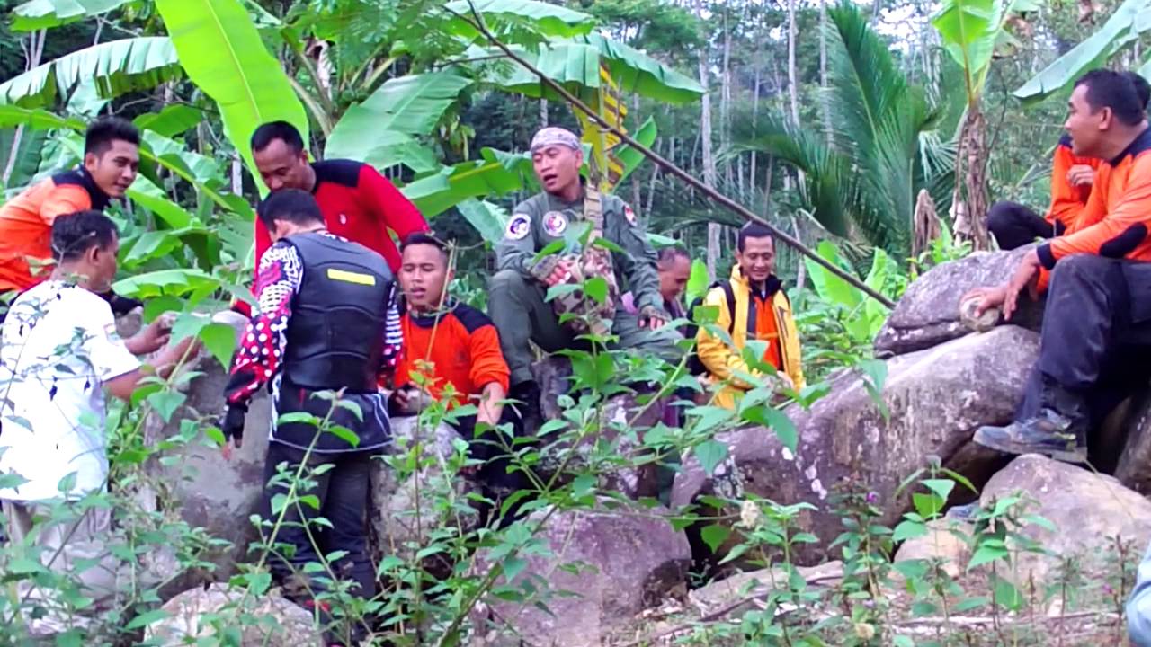 Batu Gamelan Batang via Youtube, 1. Pantai Ujung Negoro Batang, 2. Pantai Celong, 3. Pantai Jodo Gringsing Batang, 4. Pantai Sigandu Batang – Safari Beach Jateng, 5. Kebun Teh Pagilaran Batang, 6. Curug Sijeglong, 7. Curug Agung Batang, 8. Curug Bidadari, 9. Curug Sodong, 10. Curug Genting Blado, 11. Rivertubing di Kali Lampir, 12. Telaga Dringo Batang, 13. Pemandian Air Panas Sangu Banyu, 14. Agrowisata Salak Sodong Batang, 15. Taman Budaya dan Rekreasi Kramat, 16. Batang Dolphin Center, 17. Ecopark Bandar, 18. Desa Wisata Pranten, 19. Goa Jepang (Tutup), 20. Tubing Pandansari Batang, 21. Pantai Pelabuhan Perikanan Batang, 22. Pantai Buntu – Pantai Jodo, 23. Batu Gamelan Batang, 24. Agrowisata Selopajang Timur, 25. Puncak Patran, 26. Wisata Alam Sikembang, 27. Curug Gombong, 28. Curug Botoh, 29. Curug Kanoman, 30. Green House Sri Tani Lestari – Taman Bunga Krisan, 31. Rumah Pohon Tombo (Tutup), 32. Curug Sipitung, 33. Curug Lojahan, 34. Pantai Sicepit – Pantai Segolok, 35. Jembatan Buntu Sengon, 36. Wana Wisata Polowono, 37. Pandang Sri Gunung, 38. Curug Sidangkrong, 39. Hutan Kota Rajawali Batang