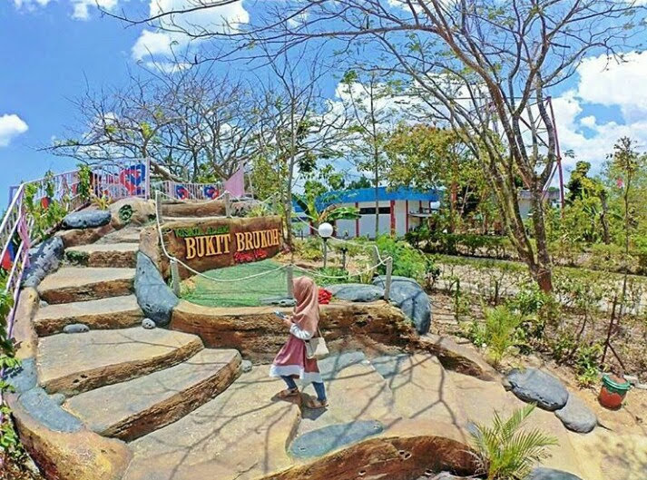 Bukit Brukoh Pakong Pamekasan via Plat-m