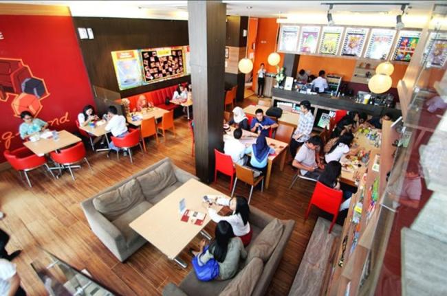 Champion Cafe via Ruangmedia, 1. Garden Cafe 66, 2. Havana Kafe, 3. Lekker Urban Food House, 4. Coffee Cangkir Café (Tutup), 5. Desadesa Resto, 6. Ben’s Cafe, 7. Ismud Park (Tutup), 8. Soup Today, 9. Sam’s Bistro &amp; Lounge (Tutup), 10. Ichi Dough (Tutup), 11. The Traders Restaurant Cafe &amp; Bar, 12. Resep Nenek Moyangku (Tutup), 13. The Stage Cafe, 14. Merdeka Walk, 15. Sosmed Café, 16. Jalan Semarang, 17. Sowe Restaurant &amp; Lounge, 18. Kesawan Square, 19. The Edge Restaurant, 20. Kopi Ong (Tutup), 21. Coffee Box, 22. SOHO Capital, 23. Howey Pattisier, 24. Kafe Nongkrong (Tutup), 25. D’Raja Coffee, 26. Macehat Coffee, 27. Kafe Potret, 28. Makyung Cafe (Tutup), 29. Kongbox Cafe (Tutup), 30. The Kopi Sadis, 32. Champion Cafe