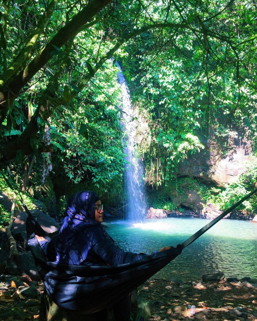 Curug Cikotak via @sherlylolytia, 1. Taman Wisata MBS, 2. Aqualand Serang, 3. Pantai Cibereum Anyer, 4. Pantai Marbella Anyer, 5. Pantai Sambolo, 6. Pantai Anyer, 7. Rumah Hutan Cilowong, 8. Pulau Lima, 9. Napak Tilas Kerajaan Islam di Serang Banten, 10. Pantai Marina Anyer, 11. Pantai Florida Indah Anyer, 12. Pantai Jambu, 13. Pantai Karang Bolong, 14. Pulau Tunda, 15. Curug Leuwibumi, 16. Situ Rawa Arum, 17. Pulau Sangiang, 18. Pantai Lontar, 19. Vihara Avalokitesvara, 20. Wisata Agro Bukit Waruwangi, 21. Pantai Labuan, 22. Danau Rowa Dano, 23. Cagar Alam Pulau Dua, 24. Danau Tasikardi, 25. Hutan Kayu Putih Kragilan, 26. Gunung Pinang, 27. Masjid Tanpa Kubah, Masjid Pecinan Tinggi, 28. Danau Kaolin Bekas Tambang Pasir Ciomas, 29. Arung Jeram Tubing Cikalumpang, 30. Pemandian Cirahab – Curug Goong, 31. Curug Cigumawang, 32. Curug Leuwi Tomo, 33. Benteng Speelwijk, 34. Alun-alun Barat Kota Serang Banten, 35. Pantai Gopek Karangantu, 36. Kerkhoff, 37. Situs Banten Girang, 38. Museum Negeri Banten, 39. Taman Rekreasi Wulandira, 40. Curug Cikotak, 41. Curug Sawer, 42. Masjid Agung Banten, 42. Pos Pengamatan Gunungapi Krakatau (Pasauran), 44. Goa Cilayang, 45. Curug Betung