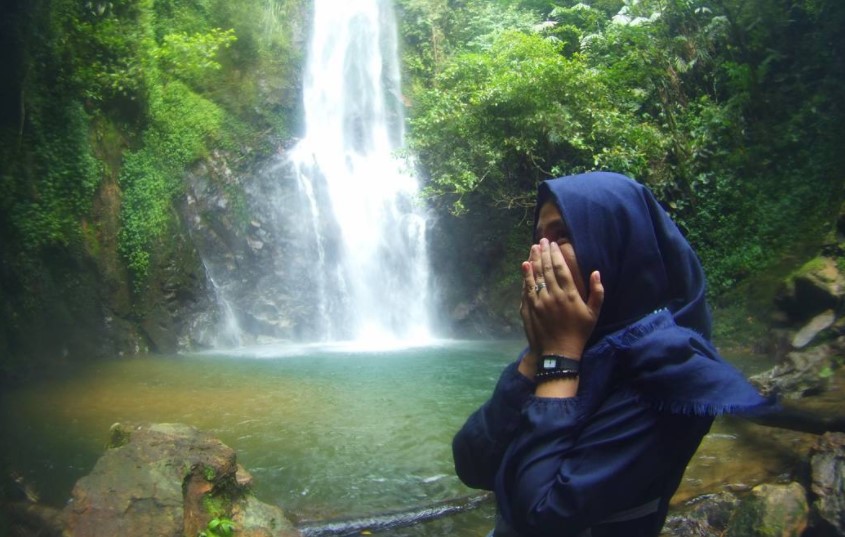 Curug Ciporolak via @megasucilestari_msl, 1. Pantai Karang Bokor, 2. Pantai Pasir Putih Sawarna, 3. Curug Ciporolak, 4. Curug Cihear, 5. Curuh Kanteh, 6. Agrowisata Kebun Teh Cikuya, 7. Curug Kumpay, 8. Curug Cibangkit, 9. Curug Sipayung, 10. Situ Palayangan, 11. Pantai Talanca, 12. Wisata Seni Batik Khas Lebak, 13. Situs Cibedug, 14. Wisata Air Panas Senanghati, 15. Pantai Suka Hujan, 16. Pantai Cihara, 17. Pantai Goa Langir Sawarna, 18. Gua Seribu Candi, 19. Wisata Tapak Kaki Raksasa si Kabayan, 20. Wisata Air Panas Cipanas, 21. Wisata Kampung Baduy, 22. Pantai Karang Malang, 23. Objek Wisata Samaun’s Hill Park, 24. Pantai Ciantir, 25. Pantai Bagedur, 26. Pantai Tanjung Layar, 27. Curug Munding, 28. Situ Cicinta, 29. Curug Sata, 30. Wisata Arung Jeram Sungai Ciberang, 31. Curug Cimayang, 32. Gua Maria Bukit Kanada, 33. Alun – alun Rangkasbitung, 34. Museum Multatuli Lebak, 35. Pantai Karang Songsong