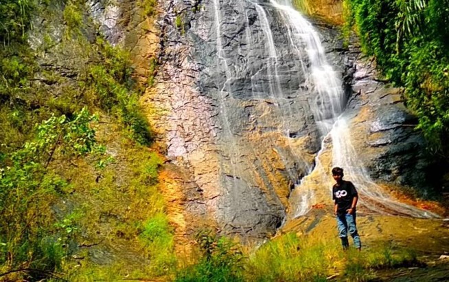 Curug Kumpay via @rbangkit177, 1. Pantai Karang Bokor, 2. Pantai Pasir Putih Sawarna, 3. Curug Ciporolak, 4. Curug Cihear, 5. Curuh Kanteh, 6. Agrowisata Kebun Teh Cikuya, 7. Curug Kumpay, 8. Curug Cibangkit, 9. Curug Sipayung, 10. Situ Palayangan, 11. Pantai Talanca, 12. Wisata Seni Batik Khas Lebak, 13. Situs Cibedug, 14. Wisata Air Panas Senanghati, 15. Pantai Suka Hujan, 16. Pantai Cihara, 17. Pantai Goa Langir Sawarna, 18. Gua Seribu Candi, 19. Wisata Tapak Kaki Raksasa si Kabayan, 20. Wisata Air Panas Cipanas, 21. Wisata Kampung Baduy, 22. Pantai Karang Malang, 23. Objek Wisata Samaun’s Hill Park, 24. Pantai Ciantir, 25. Pantai Bagedur, 26. Pantai Tanjung Layar, 27. Curug Munding, 28. Situ Cicinta, 29. Curug Sata, 30. Wisata Arung Jeram Sungai Ciberang, 31. Curug Cimayang, 32. Gua Maria Bukit Kanada, 33. Alun – alun Rangkasbitung, 34. Museum Multatuli Lebak, 35. Pantai Karang Songsong