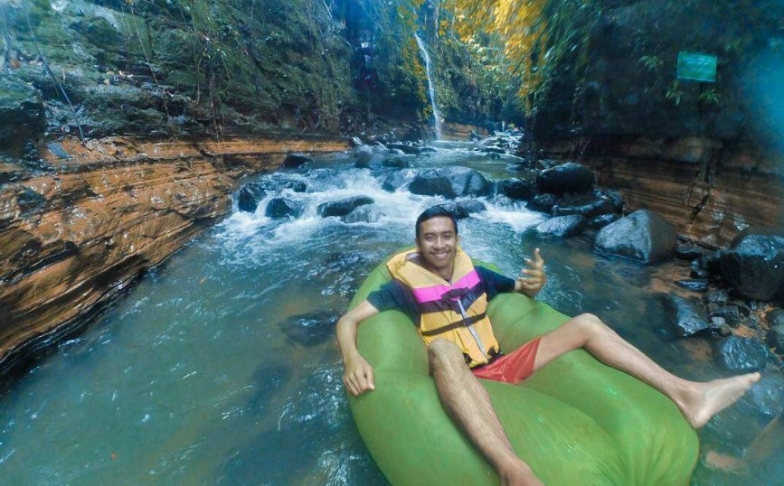 Curug Putri Tahura via @ngurahsuwisno, 1. CAS Waterpark Cikole, 2. Lembur Kula, 3. Saung Biru, 4. Taman Bunga Kampung Jambu, 5. Gunung Karang, 6. Curug Putri Pandeglang, 7. Pulau Peucang