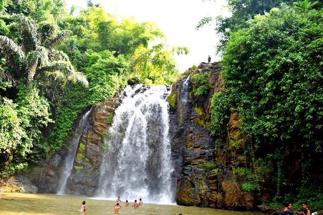 Curug Sawer via Dinaspariwisatabanten, 1. Taman Wisata MBS, 2. Aqualand Serang, 3. Pantai Cibereum Anyer, 4. Pantai Marbella Anyer, 5. Pantai Sambolo, 6. Pantai Anyer, 7. Rumah Hutan Cilowong, 8. Pulau Lima, 9. Napak Tilas Kerajaan Islam di Serang Banten, 10. Pantai Marina Anyer, 11. Pantai Florida Indah Anyer, 12. Pantai Jambu, 13. Pantai Karang Bolong, 14. Pulau Tunda, 15. Curug Leuwibumi, 16. Situ Rawa Arum, 17. Pulau Sangiang, 18. Pantai Lontar, 19. Vihara Avalokitesvara, 20. Wisata Agro Bukit Waruwangi, 21. Pantai Labuan, 22. Danau Rowa Dano, 23. Cagar Alam Pulau Dua, 24. Danau Tasikardi, 25. Hutan Kayu Putih Kragilan, 26. Gunung Pinang, 27. Masjid Tanpa Kubah, Masjid Pecinan Tinggi, 28. Danau Kaolin Bekas Tambang Pasir Ciomas, 29. Arung Jeram Tubing Cikalumpang, 30. Pemandian Cirahab – Curug Goong, 31. Curug Cigumawang, 32. Curug Leuwi Tomo, 33. Benteng Speelwijk, 34. Alun-alun Barat Kota Serang Banten, 35. Pantai Gopek Karangantu, 36. Kerkhoff, 37. Situs Banten Girang, 38. Museum Negeri Banten, 39. Taman Rekreasi Wulandira, 40. Curug Cikotak, 41. Curug Sawer, 42. Masjid Agung Banten, 42. Pos Pengamatan Gunungapi Krakatau (Pasauran), 44. Goa Cilayang, 45. Curug Betung