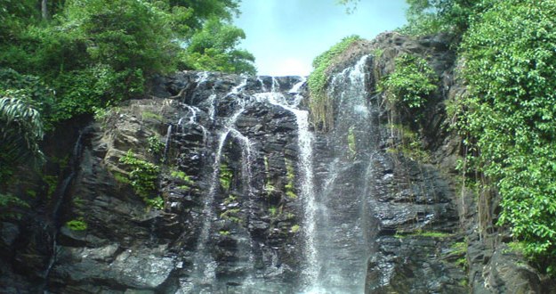 Curug Sawer Pandeglang via Tribunnews, Tempat Wisata di Pandeglang Paling Hits, Wisata Sejarah di Pandeglang  , Wisata Religi di Pandeglang, Tempat Wisata di Pandeglang yang Lainnya, Tempat Wisata di Sekitar Pandeglang